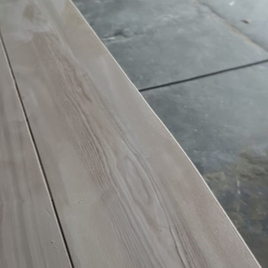 Tisch Corina aus massiver Esche – Produktvideo
