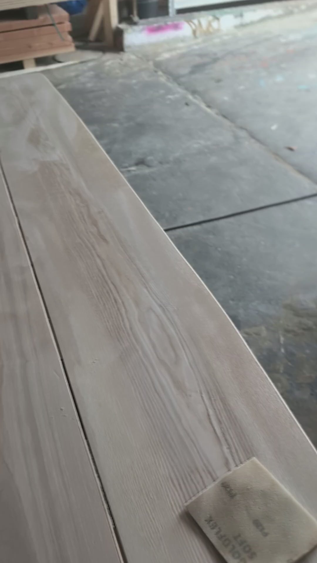 Tisch Corina aus massiver Esche – Produktvideo