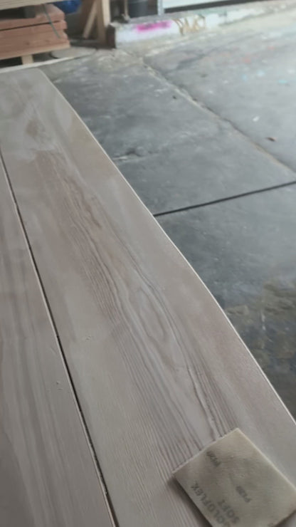 Tisch Corina aus massiver Esche – Produktvideo